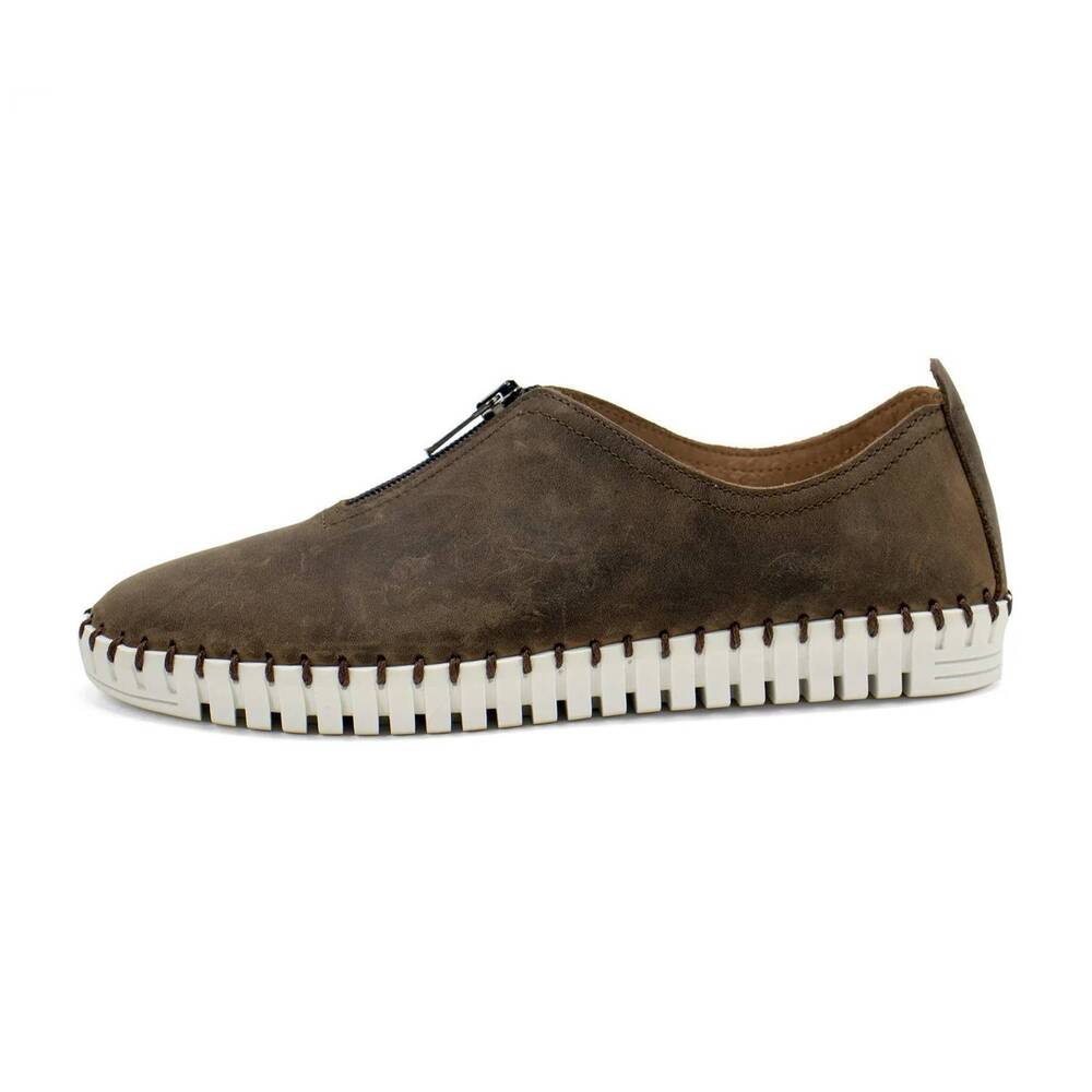NEW ERIC MICHAEL women's marlo slip on loafer shoes in cafe